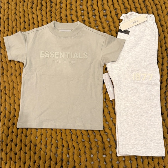 Essentials Light Gray Set - Picture 3 of 9